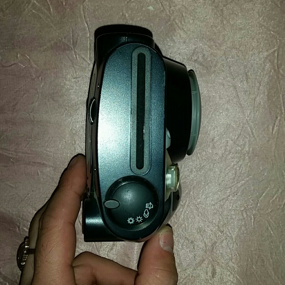 Polaroid Camera - Picture 3 of 4